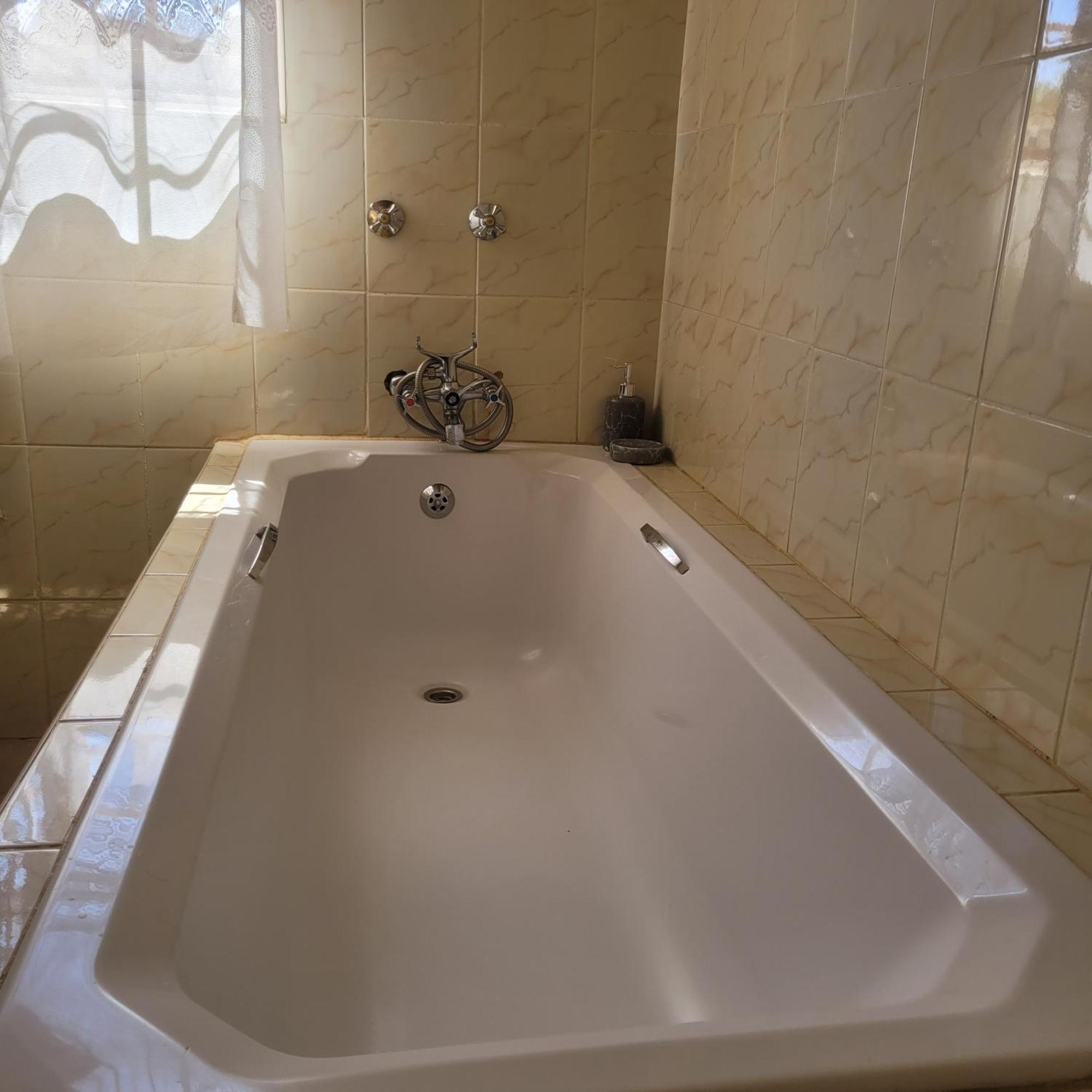 Quest Bed & Breakfast Лилонгве Екстериор снимка